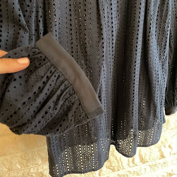 *NWT* Banana Republic Navy Mock Neck Eyelet Lace Blouse - Picture 6 of 10